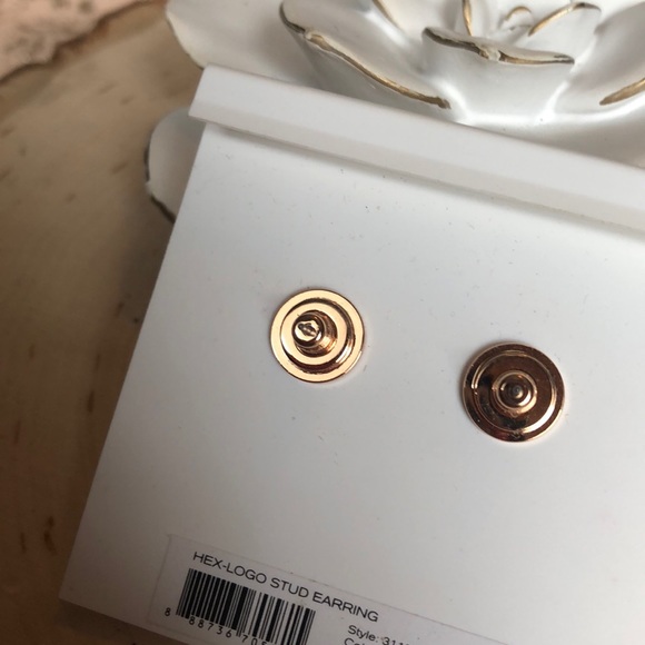 NWT TORY BURCH ROSE GOLD HEX LOGO STUD EARRINGS! - Picture 5 of 5